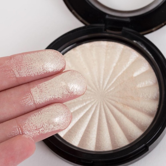 OFRA Cosmetics OFRA Nikkie Tutorials Highlighter Cloud